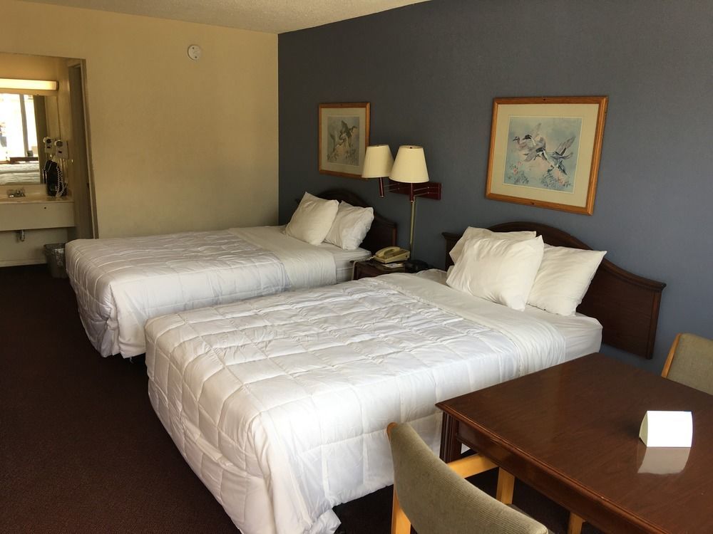 Days Inn By Wyndham Statesville Kültér fotó