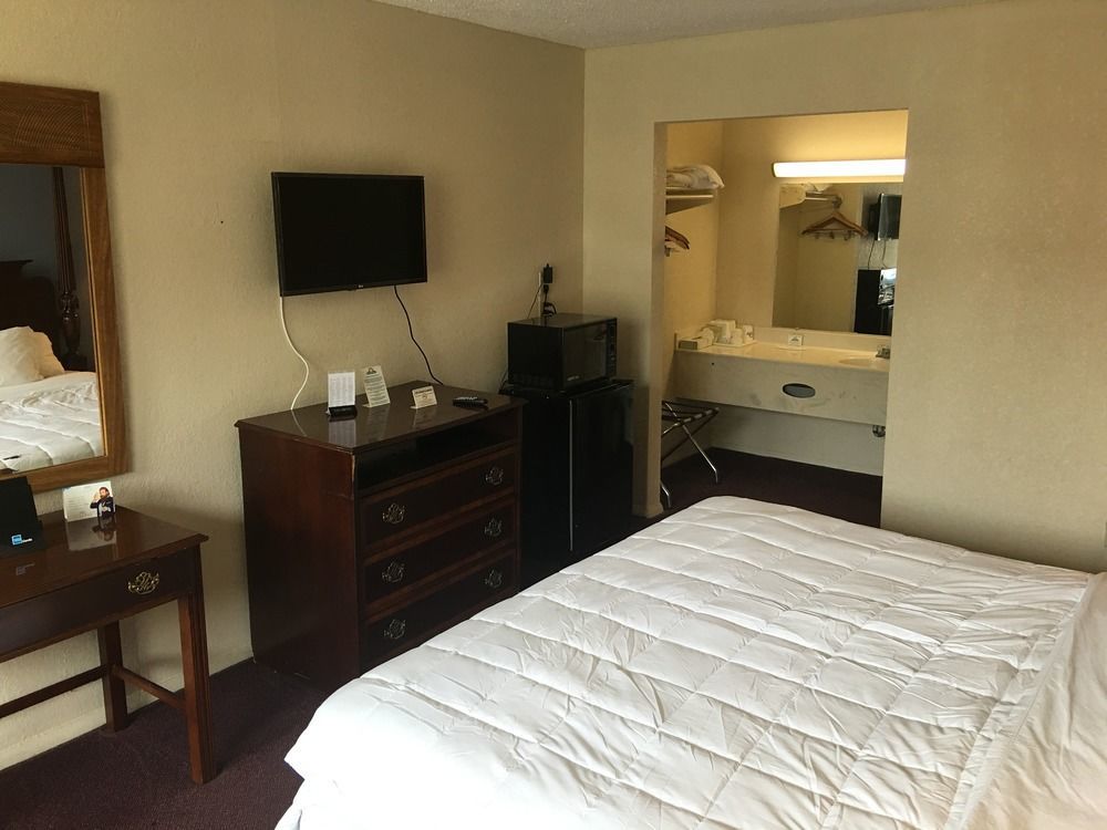 Days Inn By Wyndham Statesville Kültér fotó