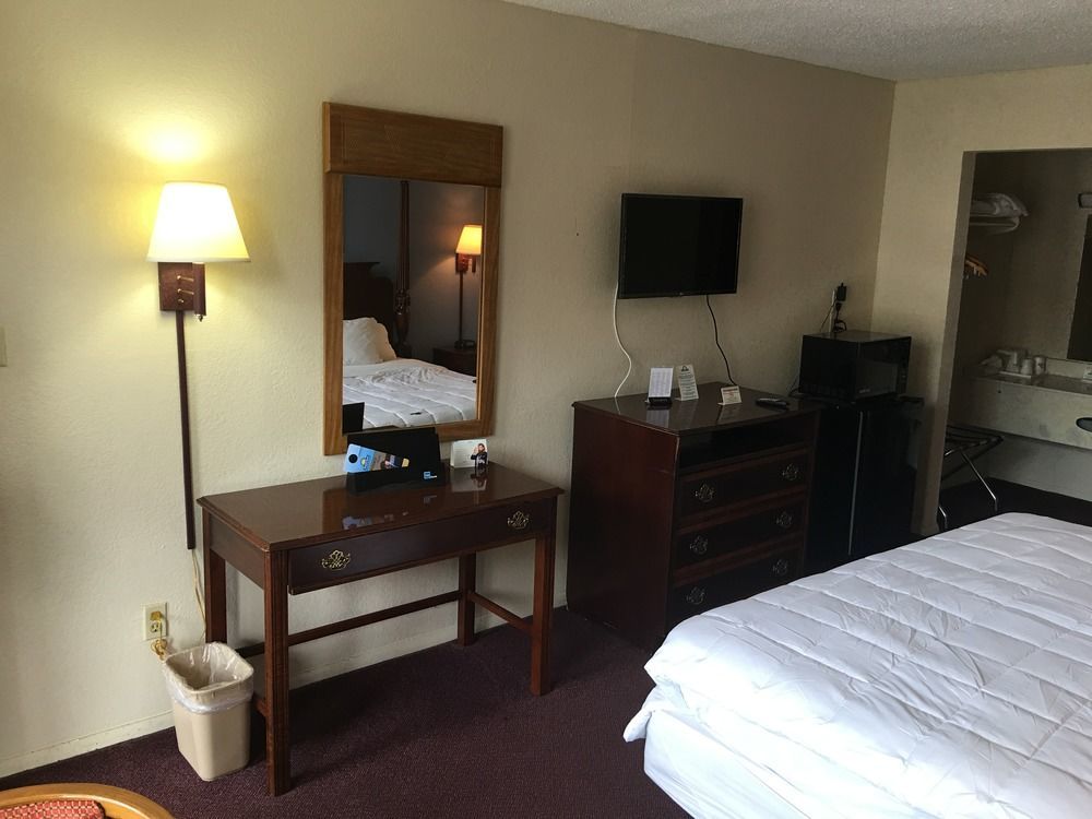 Days Inn By Wyndham Statesville Kültér fotó