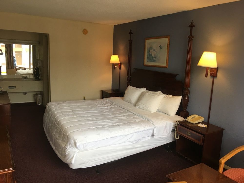 Days Inn By Wyndham Statesville Kültér fotó