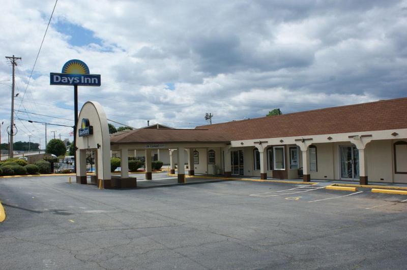 Days Inn By Wyndham Statesville Kültér fotó