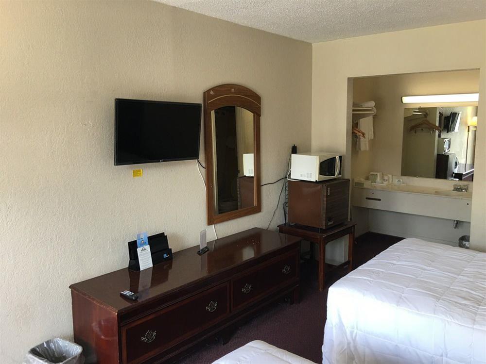 Days Inn By Wyndham Statesville Kültér fotó