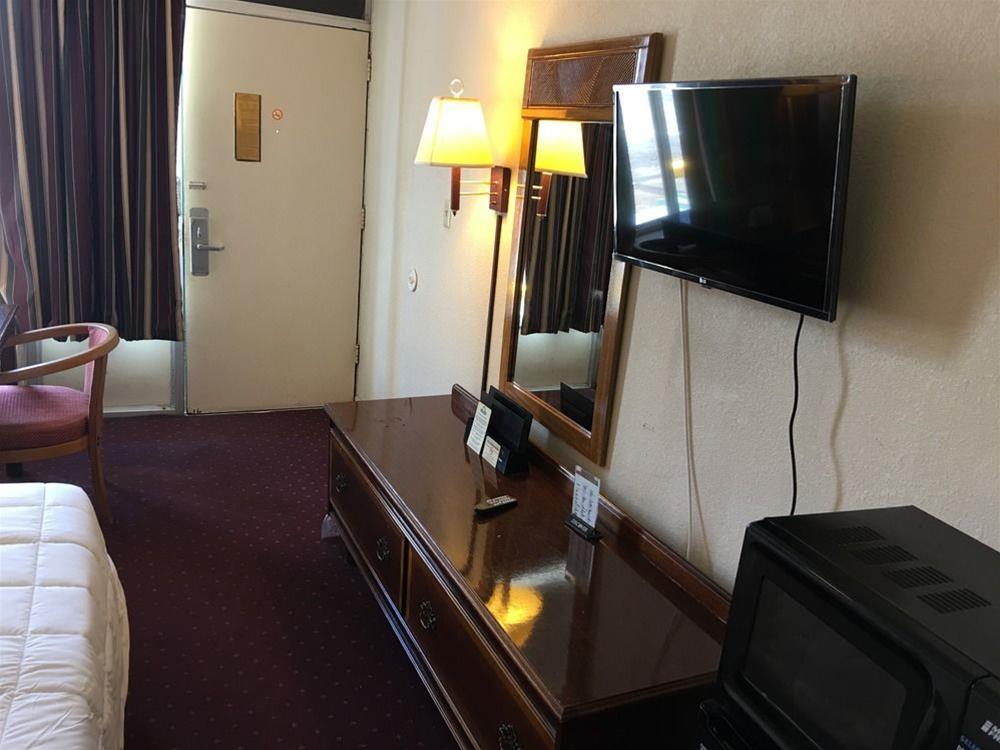 Days Inn By Wyndham Statesville Kültér fotó