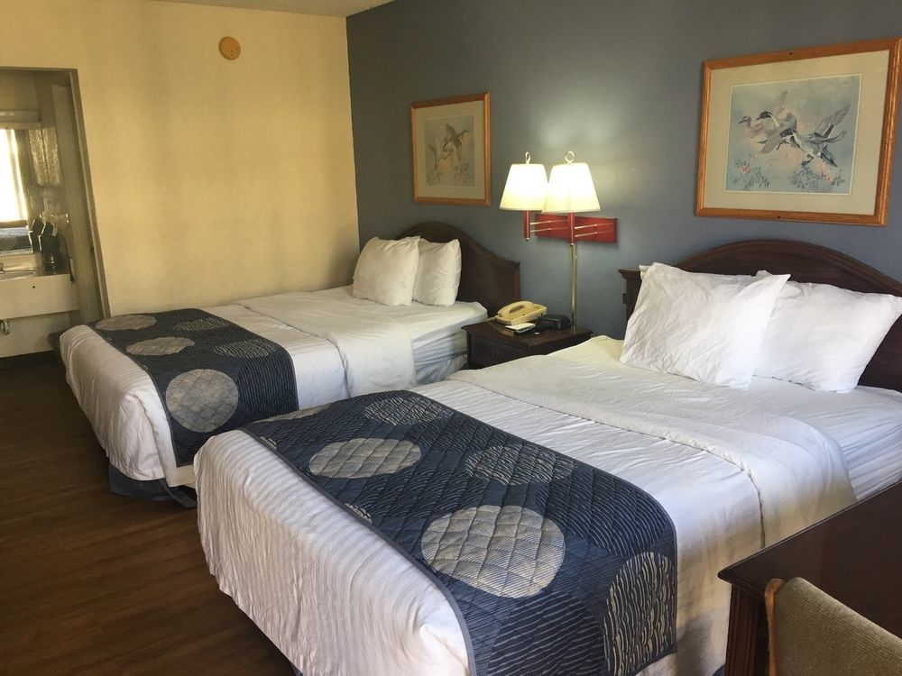 Days Inn By Wyndham Statesville Kültér fotó