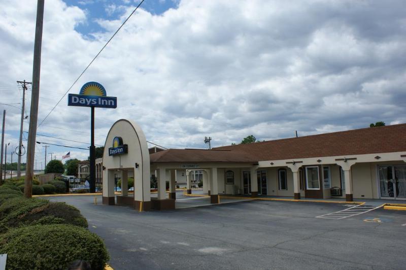 Days Inn By Wyndham Statesville Kültér fotó
