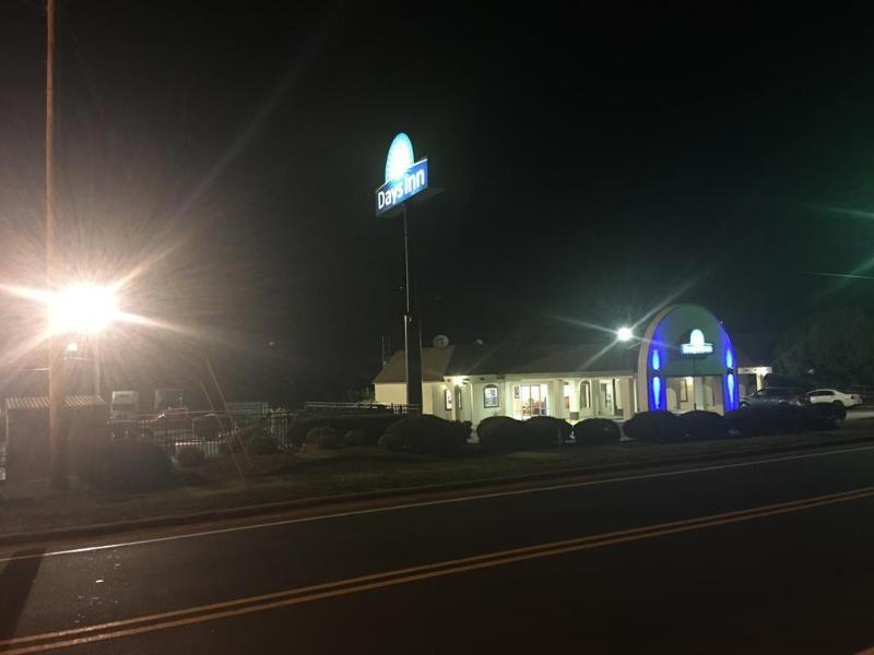 Days Inn By Wyndham Statesville Kültér fotó