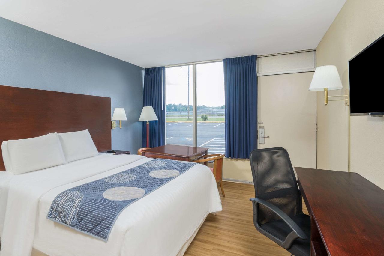 Days Inn By Wyndham Statesville Kültér fotó
