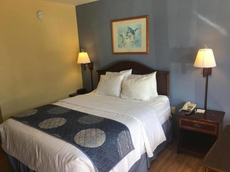 Days Inn By Wyndham Statesville Kültér fotó