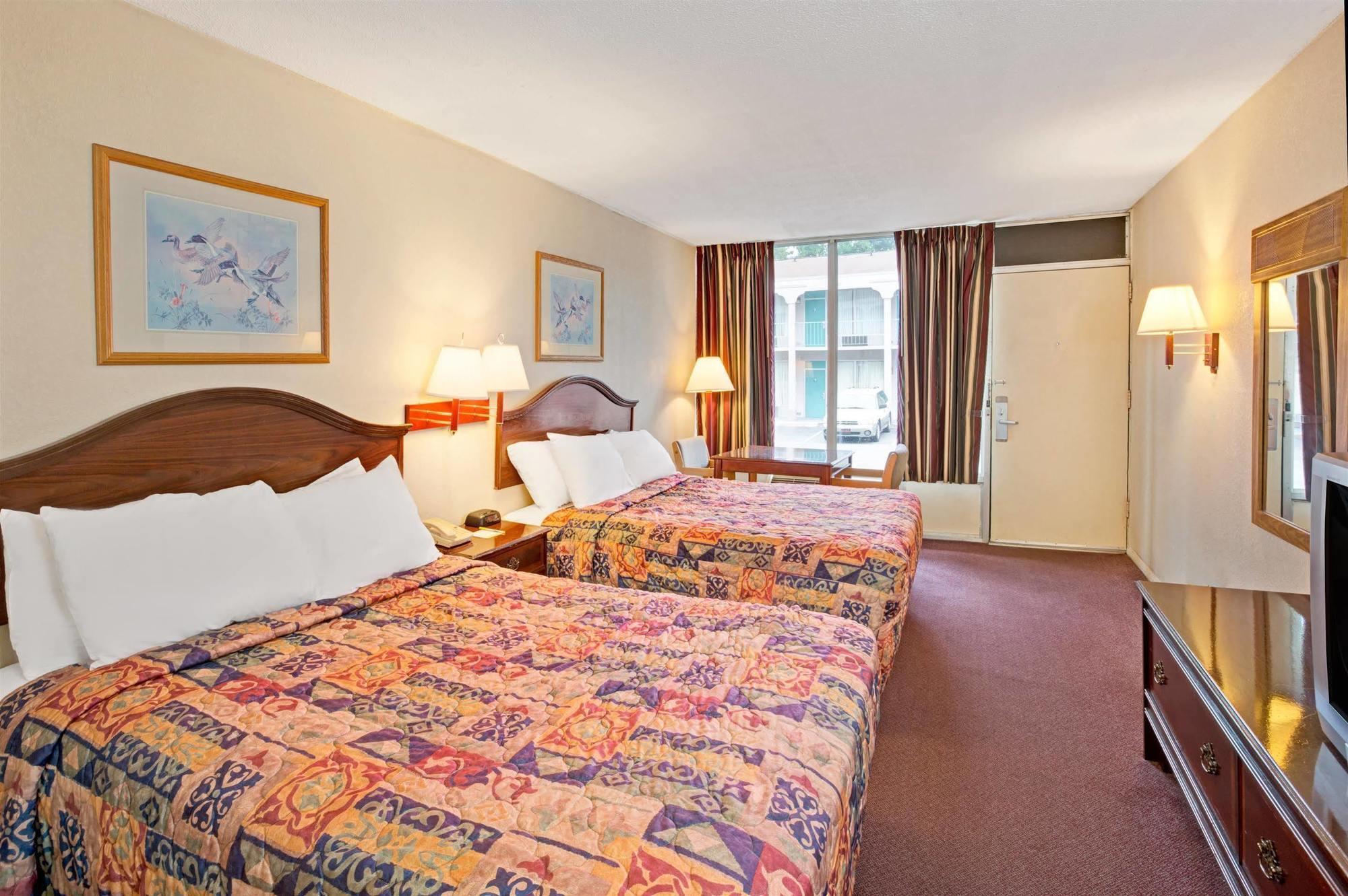 Days Inn By Wyndham Statesville Kültér fotó